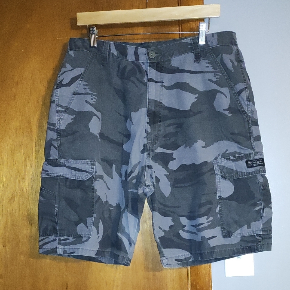 Wrangler Gray Camo Cargo Shorts Relaxed Fit